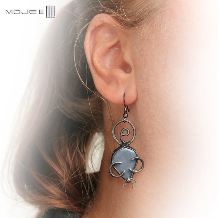 Szare-myszki-myszki-przejrzystozielone-szklane-kolczyki-wiszace-ze-szkla-miedziane-do-uszu