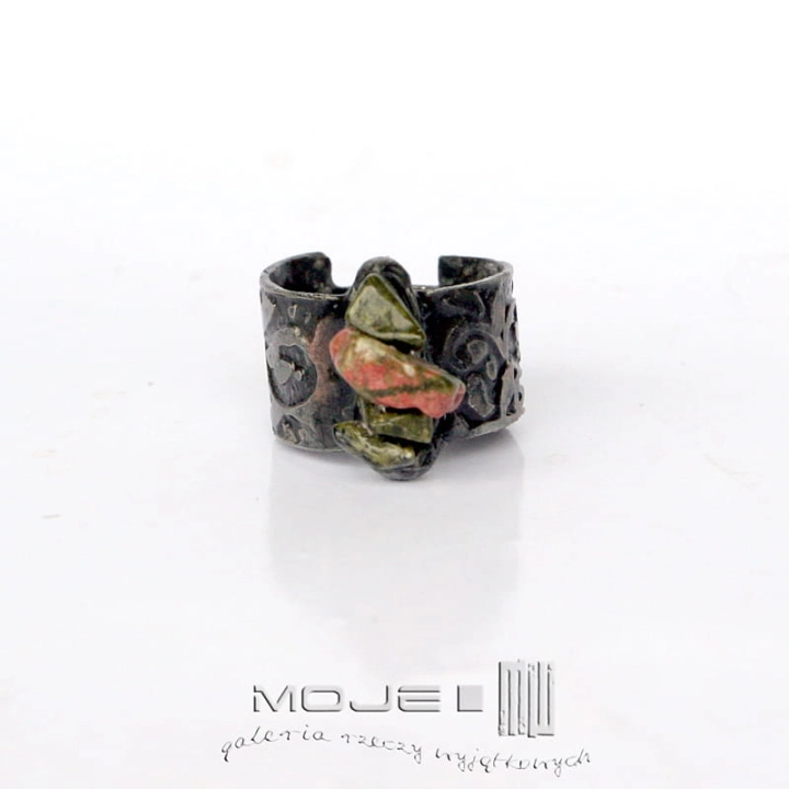 Inanna II, szeroka obrączka, miedziana, pierścionek z unakitem