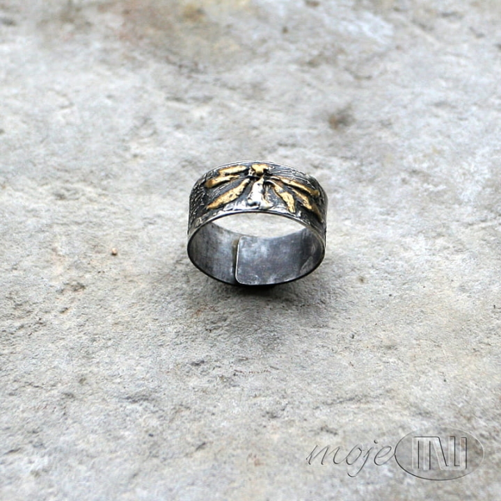 Kwiat-ze-zlota-poswiata-srebrna-obraczka-recznie-robiona-pozlacana-srebro-ze-srebra