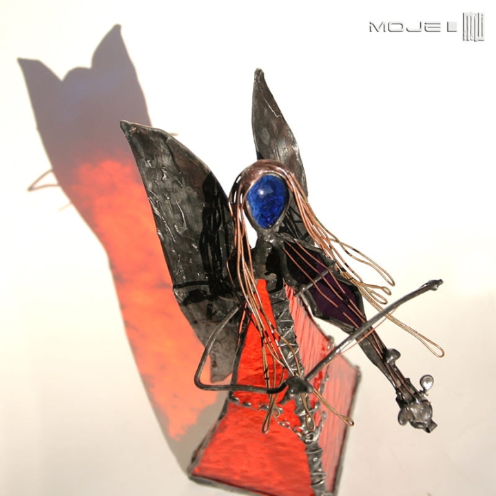 Opollogon II, szklany anioł, stojący anioł