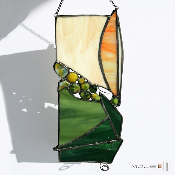 zielony zakątek, wiszący wazonik, witrażowy dekor, zielone szkło, niepowtarzalny prezent