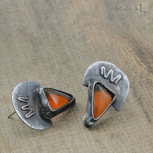 aztecki ząb, kolczyki ze szkła i miedzi, szklane trójkąty, pomarańczowe, surowe, etniczne, rustykalne, hand made, ręcznie robione, biżuteria fusing, biżuteria  Tiffany