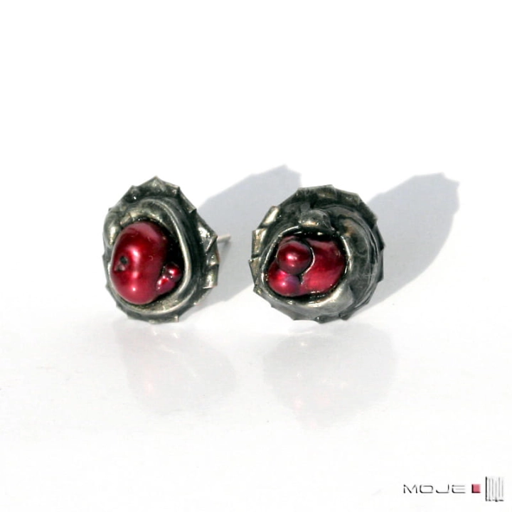 Z purpurową perłą, kolczyki z perłą, biżuteria Tiffany, miedziane kolczyki, purpurowa perła hodowlana, ręcznie robione, hand made, biżuteria autorska