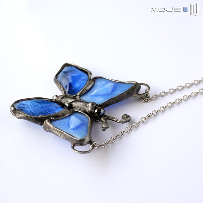 Niebieski motyl, wisior ze szkła, biżuteria Tiffany, fusing szklany, topione szkło, motyl, biżuteria autorska, szklany motyl, prezent