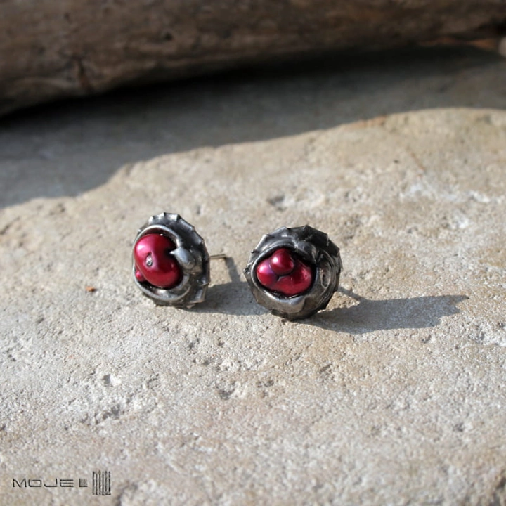 Z purpurową perłą, kolczyki z perłą, biżuteria Tiffany, miedziane kolczyki, purpurowa perła hodowlana, ręcznie robione, hand made, biżuteria autorska