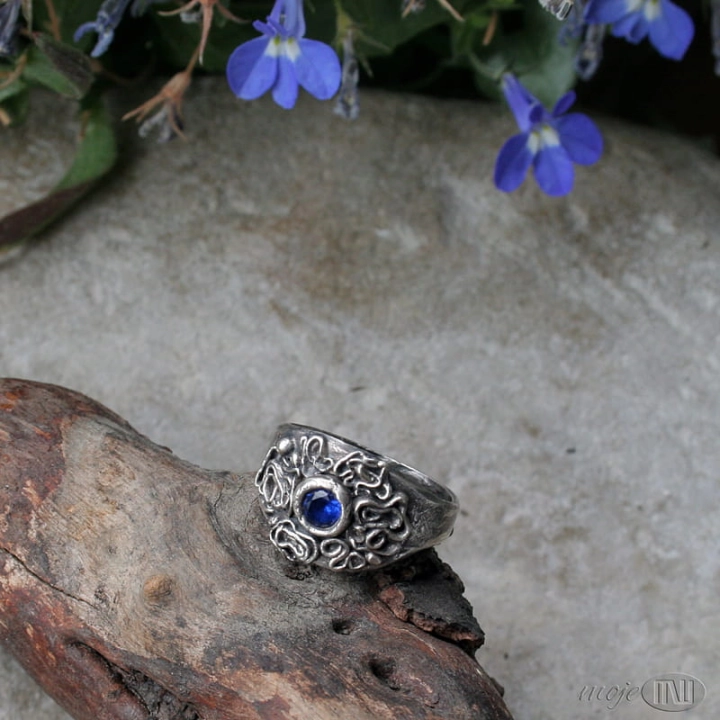 Szafirowiec-srebrny-pierscionek-szafirowa-cyrkonia-ze-srebra-kwiatek-art-clay-recznie-robiony