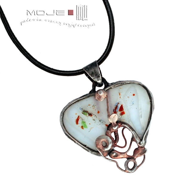 Wisior dziwny, wisior szklany, wisior miedziany, wisior, metaloplastyka, hand made, rękodzieło, oryginalny prezent, biżuteria autorska, fusing, fusing szklany, mleczne szkło