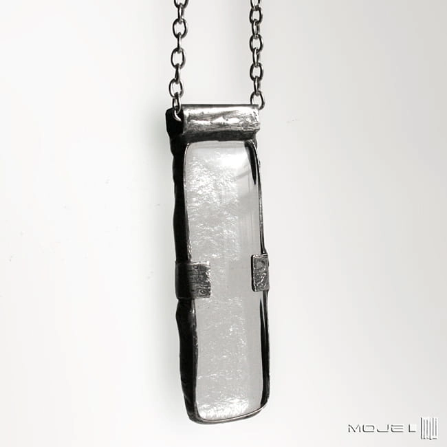 pamiątka z krainy lodu II, szklany wisior, biżuteria fusing, miedziana oprawa, szklano-miedziany, bezbarwne szkło, biżuteria Tiffany