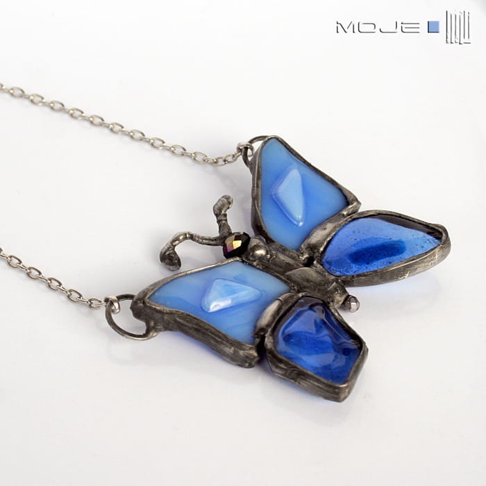 Niebieski motyl, wisior ze szkła, biżuteria Tiffany, fusing szklany, topione szkło, motyl, biżuteria autorska, szklany motyl, prezent