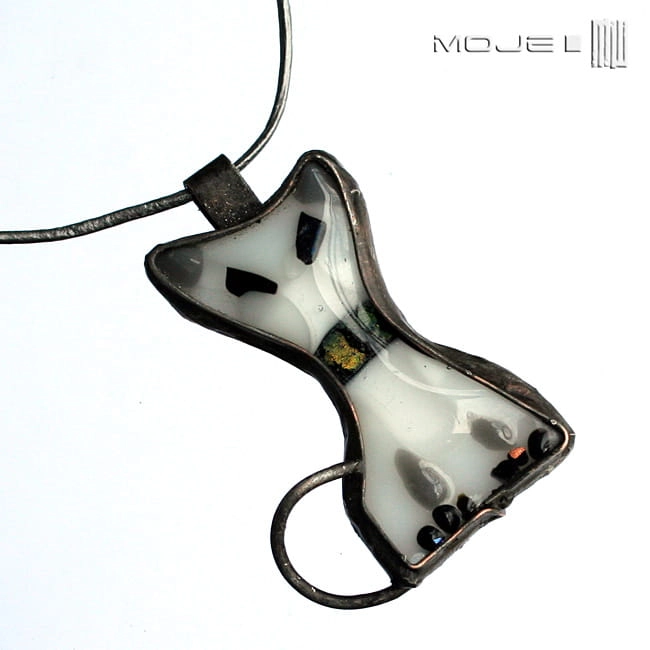 Biały kot, kot, szklany kot, biżuteria fusing, biżuteria szklana, biżuteria tiffany, biżuteria z miedzi, biżuteria ze szkła, kot tiffany, biżuteria miedziana, biżuteria autorska 