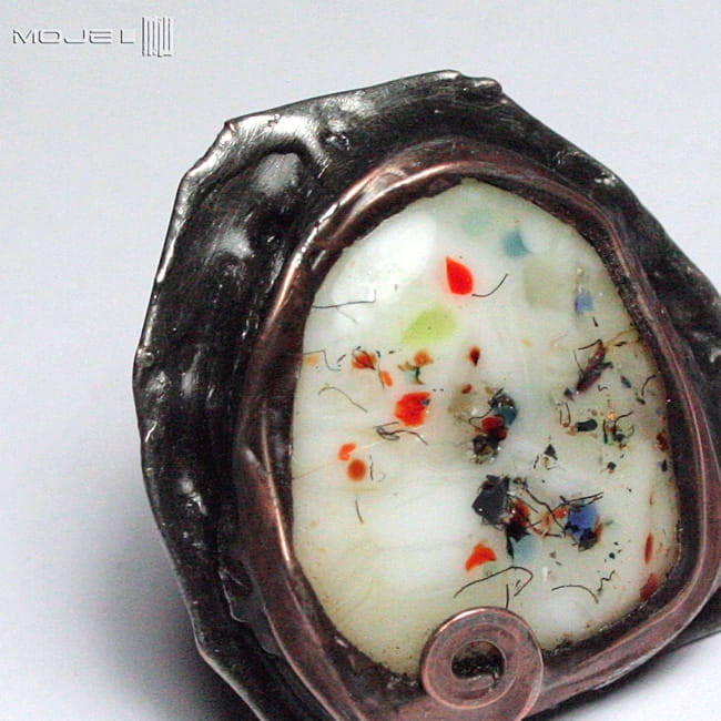 Okruchy kolorów w mleku. pierścionek Tiffany, biżuteria, pierścionek, biżuteria fusing, fusing szklany, pierścionek z oczkiem, metaloplastyka, hand-made, biżuteria autorska,
