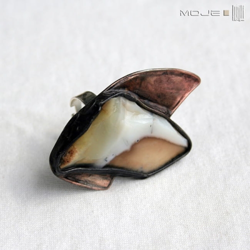 Opal jak kielich kwiatu_z Turcji,  pierścionek, pierścionek tiffany, biżuteria z miedzi, biżuteria tiffany, rękodzieło, ręcznie robiony, biżuteria autorska, opal, opal z Turcji, pierścień z kamieniem, kamień naturalny