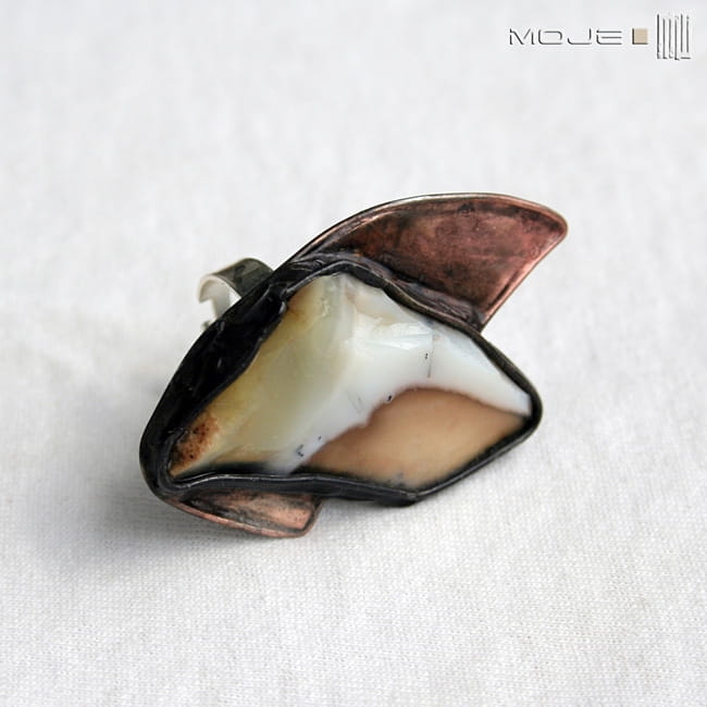 Opal jak kielich kwiatu_z Turcji,  pierścionek, pierścionek tiffany, biżuteria z miedzi, biżuteria tiffany, rękodzieło, ręcznie robiony, biżuteria autorska, opal, opal z Turcji, pierścień z kamieniem, kamień naturalny