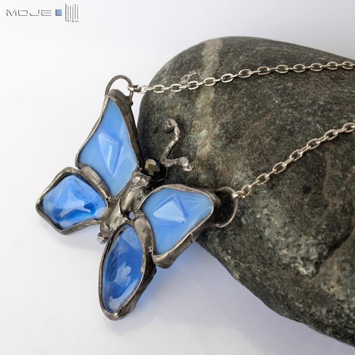 Niebieski motyl, wisior ze szkła, biżuteria Tiffany, fusing szklany, topione szkło, motyl, biżuteria autorska, szklany motyl, prezent