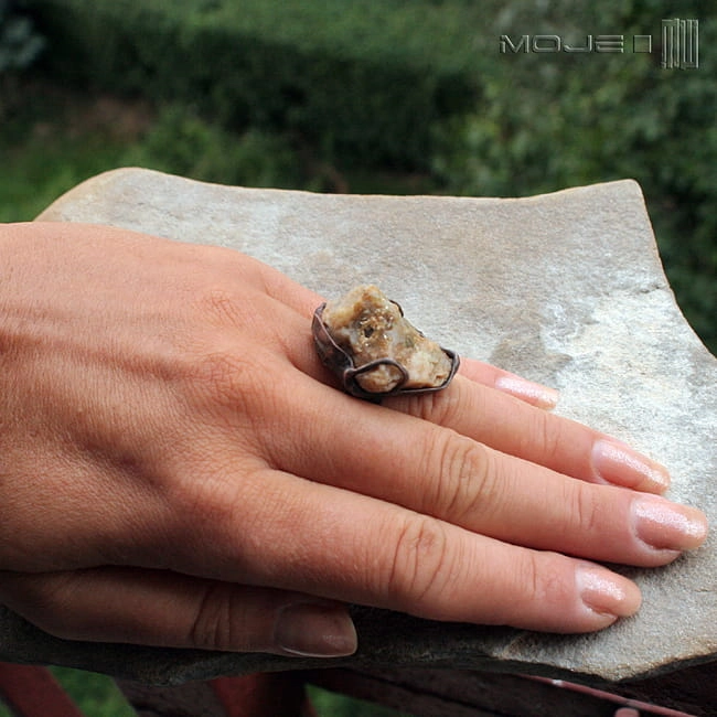 wakacyjny kamień, pierścionek z kamieniem naturalnym, miedziana obrączka, ręcznie robione, hand made, kamień naturalny, biżuteria Tiffany