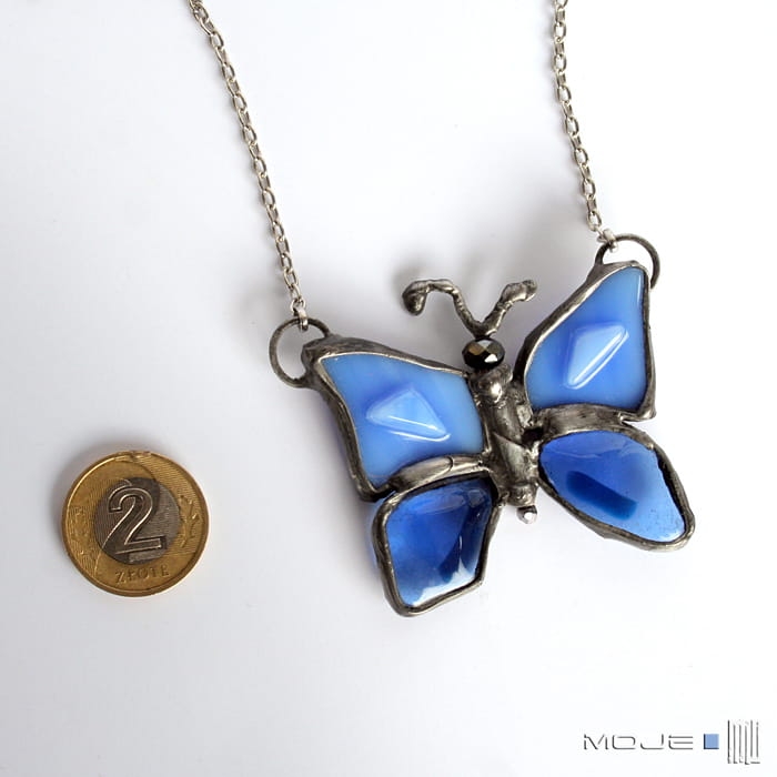 Niebieski motyl, wisior ze szkła, biżuteria Tiffany, fusing szklany, topione szkło, motyl, biżuteria autorska, szklany motyl, prezent