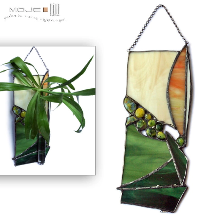 zielony zakątek, wiszący wazonik, witrażowy dekor, zielone szkło, niepowtarzalny prezent